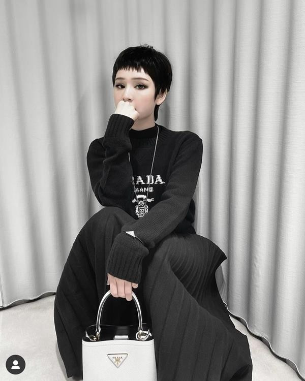 Hiền Hồ giàu cỡ nào ở tuổi 25? Hiền Hồ sở hữu xe chục tỷ, dát đầy hàng hiệu sau 5 năm đi hát - 9