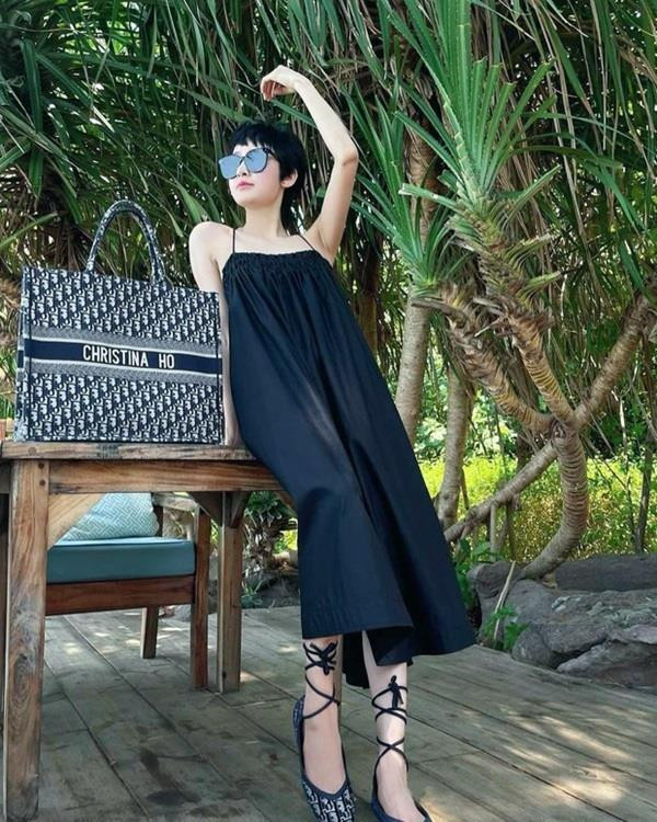 Hiền Hồ giàu cỡ nào ở tuổi 25? Hiền Hồ sở hữu xe chục tỷ, dát đầy hàng hiệu sau 5 năm đi hát - 11