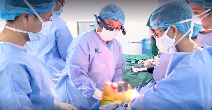 Bệnh viện đa khoa Tâm Anh đưa công nghệ mới vào thay khớp nhân tạo - 2