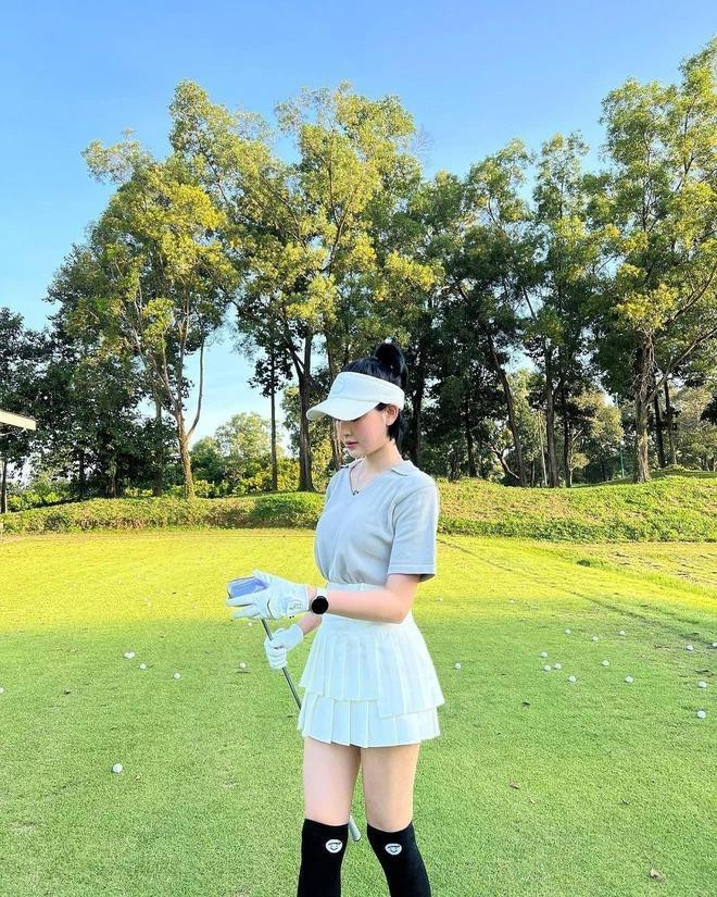 Hiền Hồ xinh, chảnh, phong cách với thời trang đánh golf - 2