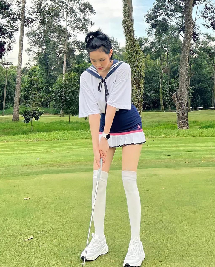 Hiền Hồ xinh, chảnh, phong cách với thời trang đánh golf - 4