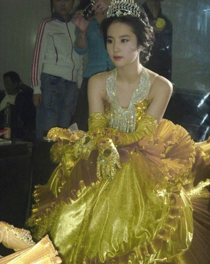 Dân mạng 'sốt điên đảo' vì loạt ảnh Lưu Diệc Phi làm 'nữ thần Kim Ưng' năm 2006 - 5