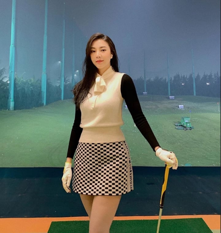 Sao nữ lên đồ chơi golf: Người tranh thủ khoe dáng với những thiết kế váy  ngắn cũn, người che chắn tuyệt đối không hở chỗ nào