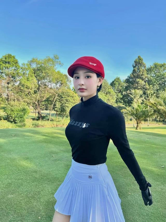Hiền Hồ xinh, chảnh, phong cách với thời trang đánh golf - 5