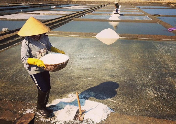 Về Quảng Ngãi ghé ruộng muối Sa Huỳnh - nơi đất và trời hòa làm một nhìn mà mê - 3