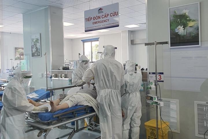 COVID-19 tại Hà Nội: Bệnh nhân nặng nhập viện giảm - 1