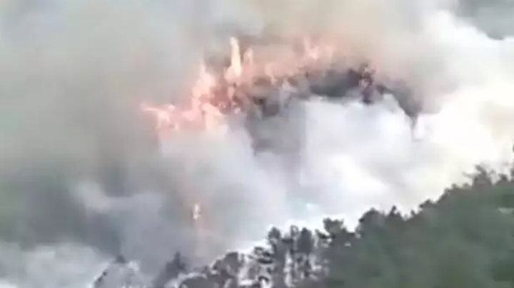 Ảnh hiện trường các mảnh vỡ vụ máy bay rơi ở Trung Quốc - 7