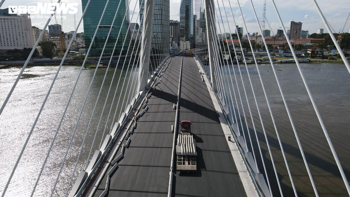 TP.HCM: Công nhân ‘chạy nước rút’ thi công cầu Thủ Thiêm 2 trước ngày thông xe - 3