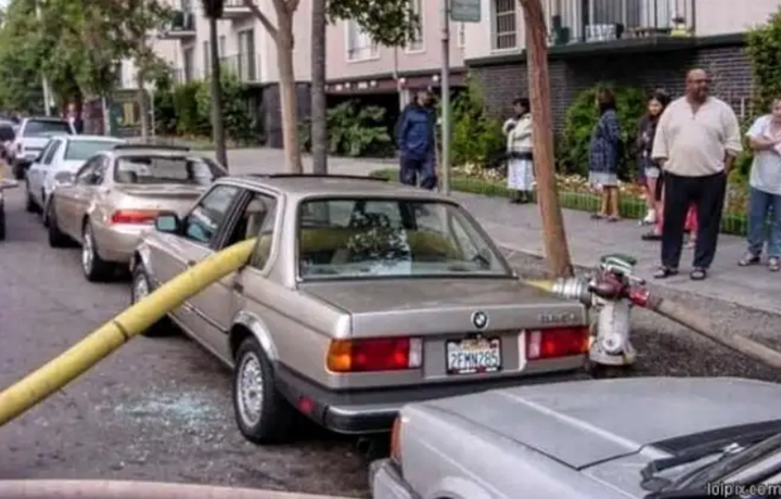 Chủ xe 'khóc cạn nước mắt' khi nhìn xế cưng gặp họa vì đậu nhầm chỗ - 7