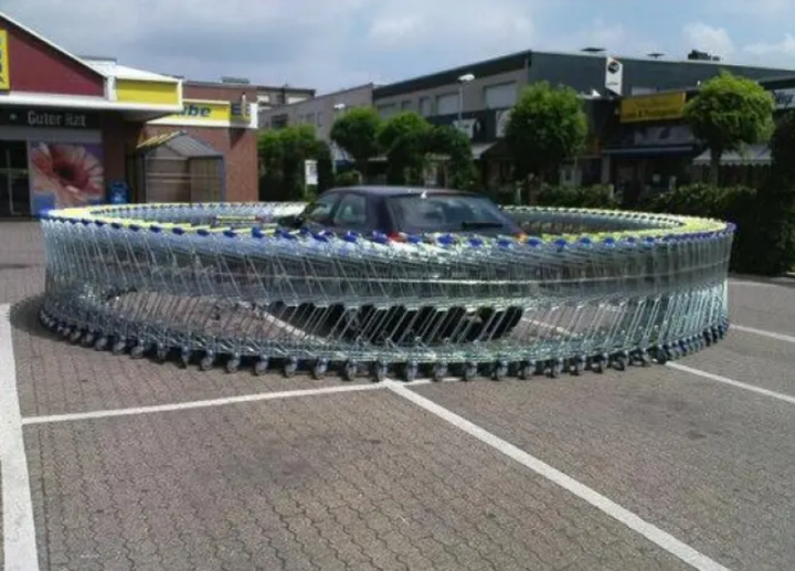 Chủ xe 'khóc cạn nước mắt' khi nhìn xế cưng gặp họa vì đậu nhầm chỗ - 5