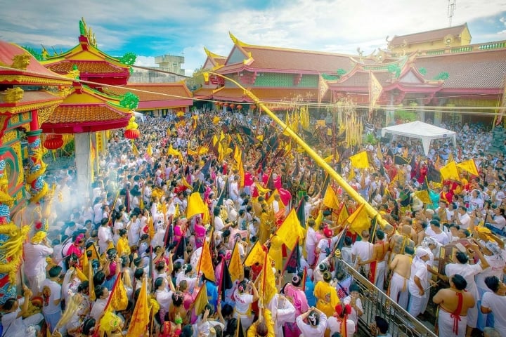 Lễ hội ăn chay Thái Lan - Khám phá văn hóa, ẩm thực và nghi lễ đặc sắc