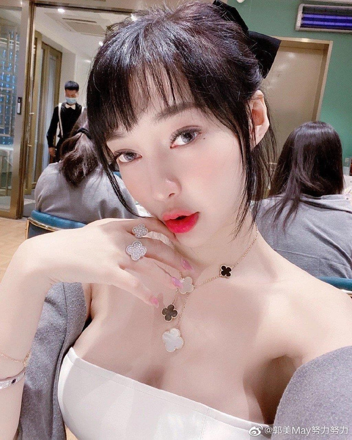 Ngu Thư Hân ảnh 8 Vì sao Trung Quốc cấm nghệ sĩ khoe khoang sự giàu có, sang chảnh? - 7