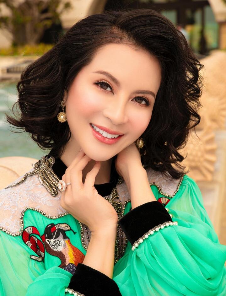 Vẻ kiều diễm của MC Thanh Mai ở tuổi 48 - 9