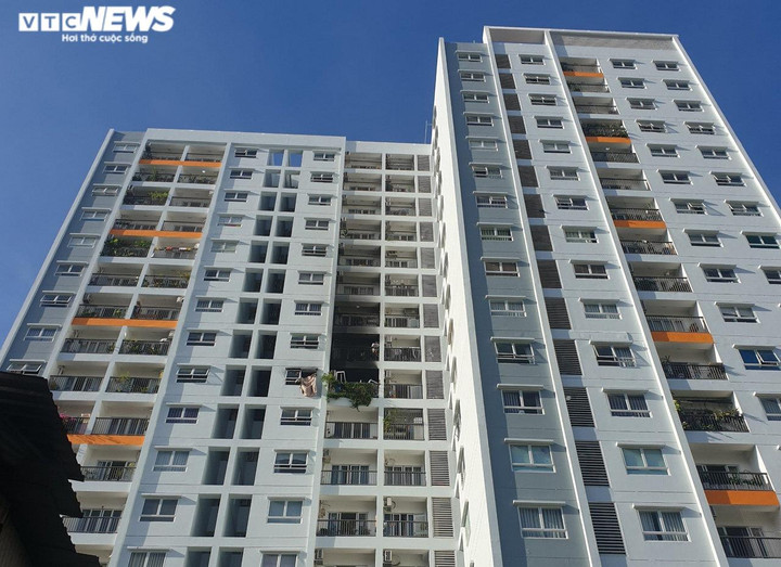 Chung cư ở TP.HCM cháy giữa đêm, 2 mẹ con nhảy xuống đất chết thương tâm - 1