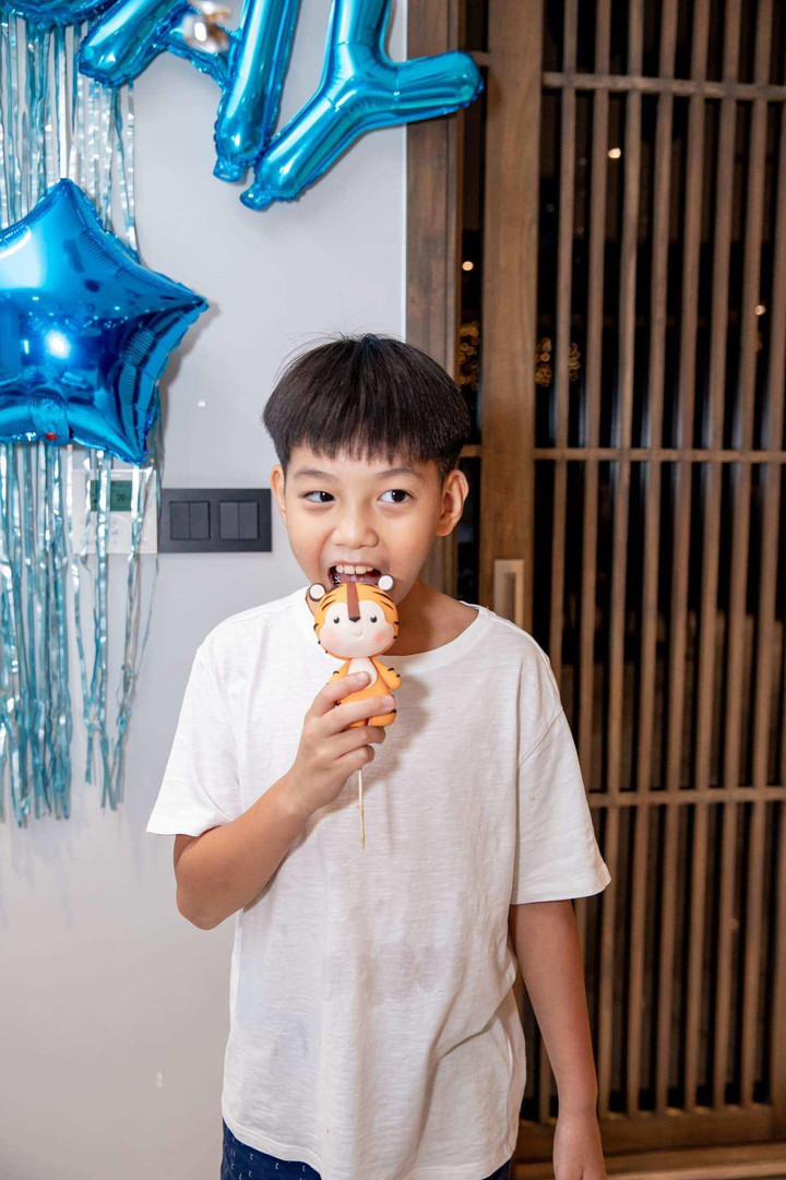 Quý tử nhà sao Việt: 10 tuổi đã được tặng siêu xe 30 tỷ, học phí gần nửa tỷ/năm - 5