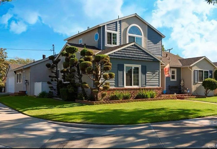 Quý tử nhà sao Việt: 10 tuổi đã được tặng siêu xe 30 tỷ, học phí gần nửa tỷ/năm - 12