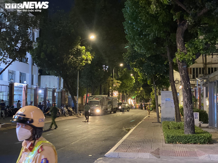 Ảnh: Trực tiếp hiện trường nhà riêng Nguyễn Phương Hằng sau khi bị khởi tố - 4