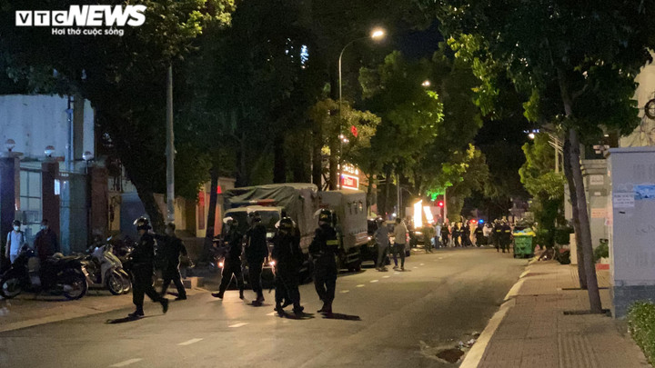 Ảnh: Trực tiếp hiện trường nhà riêng Nguyễn Phương Hằng sau khi bị khởi tố - 3