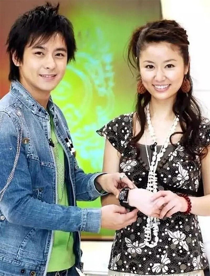 Sao Cbiz chạm mặt tình cũ: Người vừa ôm vừa khóc, kẻ tránh nhau như 'tránh tà' - 2