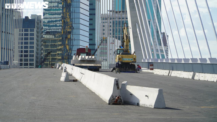 TP.HCM: Công nhân ‘chạy nước rút’ thi công cầu Thủ Thiêm 2 trước ngày thông xe - 4