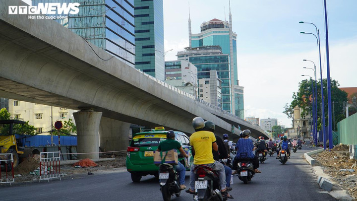 TP.HCM: Công nhân ‘chạy nước rút’ thi công cầu Thủ Thiêm 2 trước ngày thông xe - 9