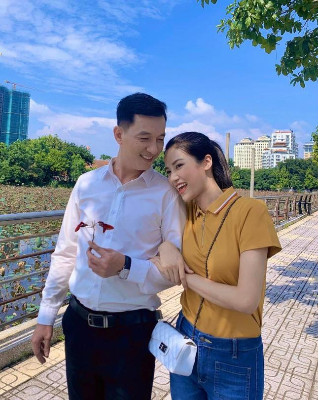 Vợ diễn viên bị 'ghét' nhất 'Lối về miền hoa' tiết lộ tính cách thật của chồng - 2