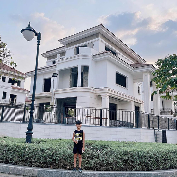 Quý tử nhà sao Việt: 10 tuổi đã được tặng siêu xe 30 tỷ, học phí gần nửa tỷ/năm - 4