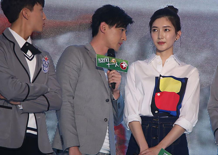 Sao Cbiz chạm mặt tình cũ: Người vừa ôm vừa khóc, kẻ tránh nhau như 'tránh tà' - 7