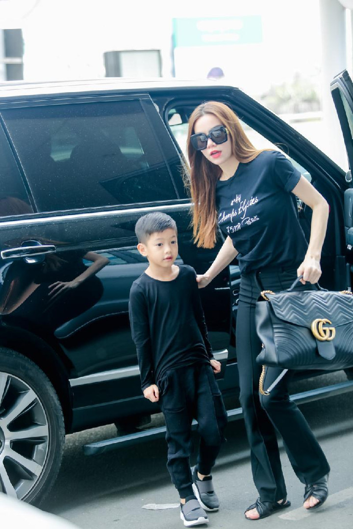 Quý tử nhà sao Việt: 10 tuổi đã được tặng siêu xe 30 tỷ, học phí gần nửa tỷ/năm - 6