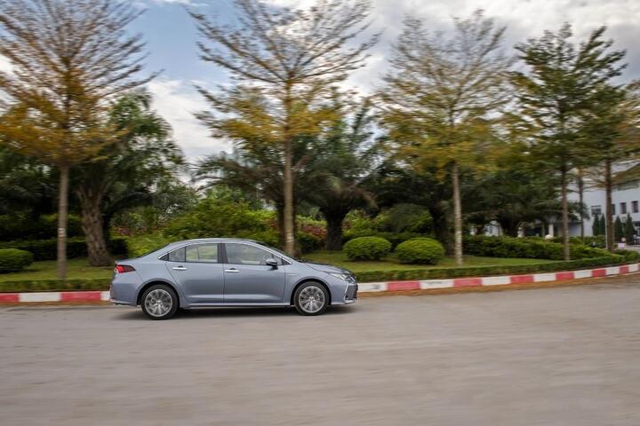 Toyota Corolla Altis 2022: Sedan sang nhất hạng C - 4