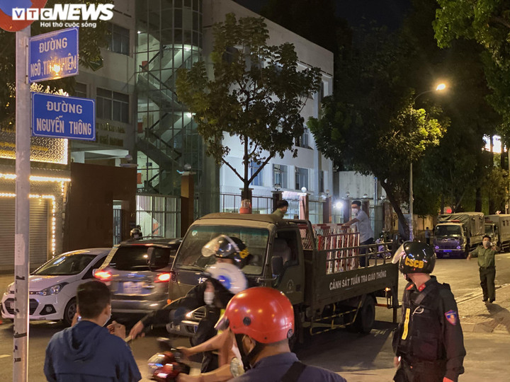 Ảnh: Trực tiếp hiện trường nhà riêng Nguyễn Phương Hằng sau khi bị khởi tố - 2