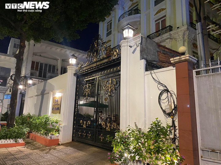 Ảnh: Trực tiếp hiện trường nhà riêng Nguyễn Phương Hằng sau khi bị khởi tố - 13