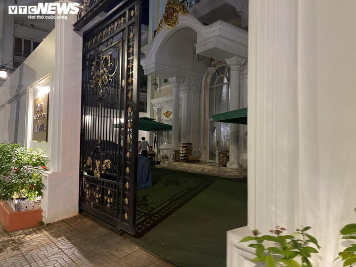 Ảnh: Trực tiếp hiện trường nhà riêng Nguyễn Phương Hằng sau khi bị khởi tố - 12