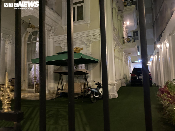 Ảnh: Trực tiếp hiện trường nhà riêng Nguyễn Phương Hằng sau khi bị khởi tố - 11