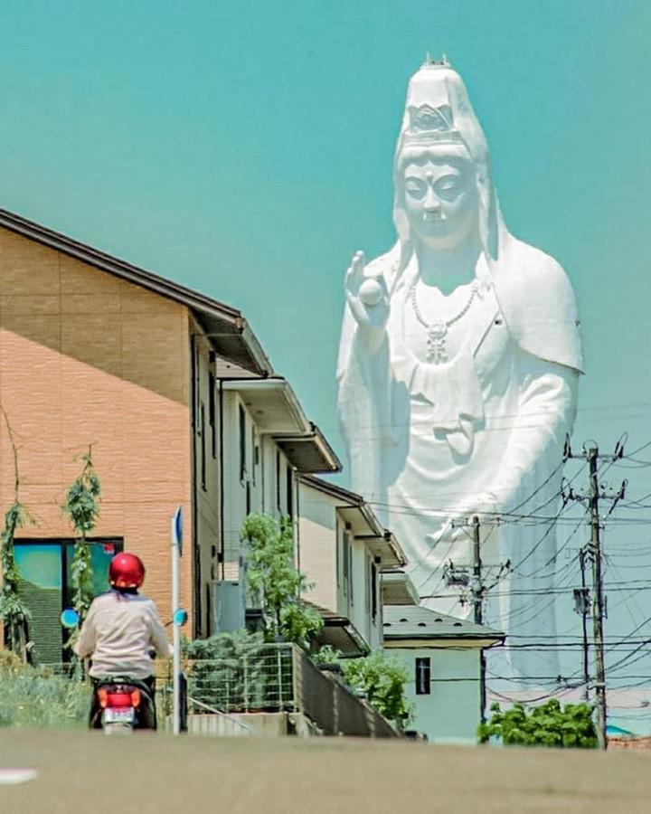 Thành phố có tượng Phật Quan Âm khổng lồ, cư dân đứng ở đâu đều có thể ngắm được - 4