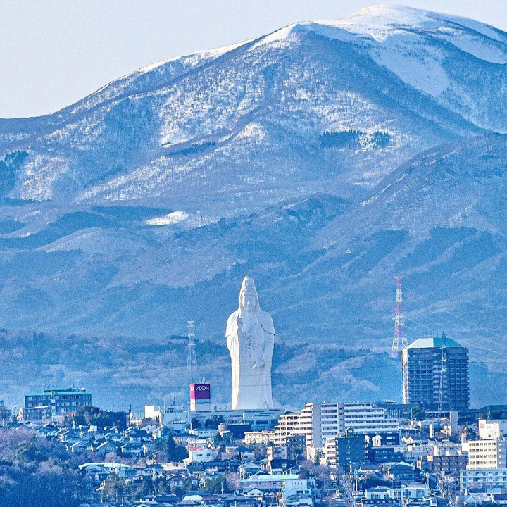 Thành phố có tượng Phật Quan Âm khổng lồ, cư dân đứng ở đâu đều có thể ngắm được - 13