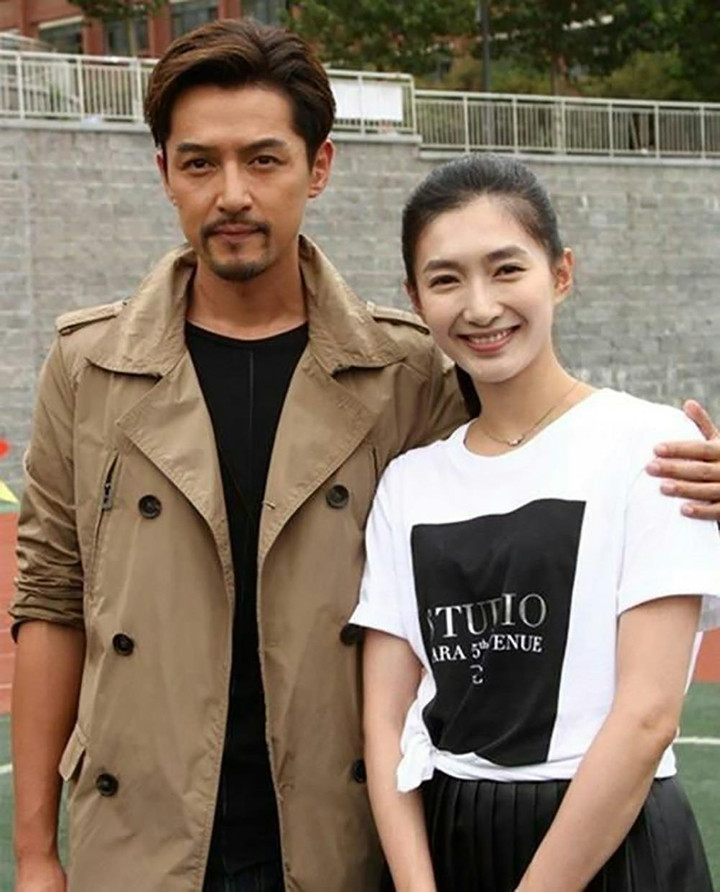 Sao Cbiz chạm mặt tình cũ: Người vừa ôm vừa khóc, kẻ tránh nhau như 'tránh tà' - 5