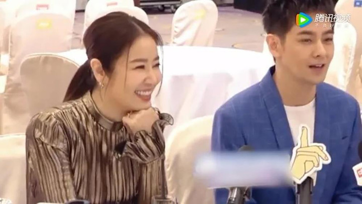 Sao Cbiz chạm mặt tình cũ: Người vừa ôm vừa khóc, kẻ tránh nhau như 'tránh tà' - 3