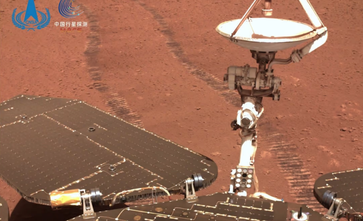 Robot thăm dò sao Hỏa của Trung Quốc chụp ảnh 'tự sướng' - 1