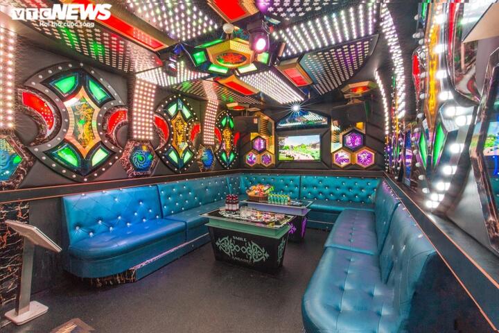 Chủ quán karaoke mong ngóng từng ngày được mở cửa trở lại - 1