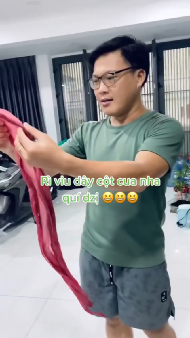 Khách mua cua về phát hiện được tặng kèm ‘quà’, dân mạng rôm rả ‘lời quá rồi’ - 2