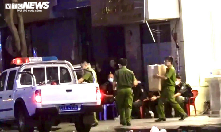 Công an thu giữ nhiều tài liệu sau khi khám xét nhà Nguyễn Phương Hằng - 2