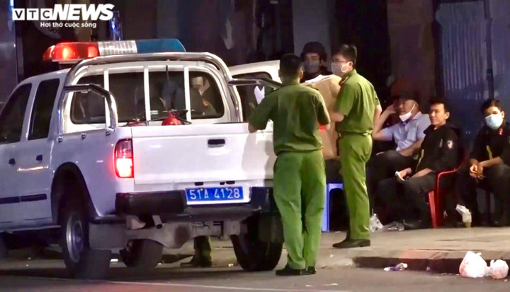 Công an thu giữ nhiều tài liệu sau khi khám xét nhà Nguyễn Phương Hằng - 1