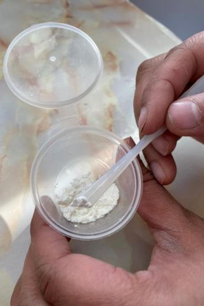 Giữ hộ sữa mẹ rồi biến thành trang sức, cặp vợ chồng kiếm vài chục tỷ đồng - 2