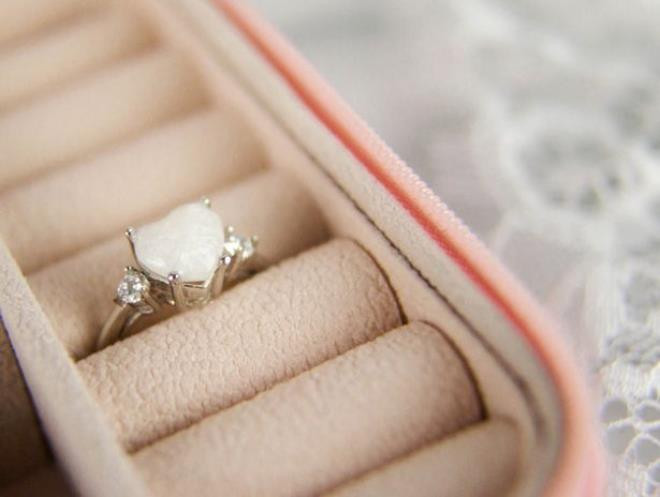 Giữ hộ sữa mẹ rồi biến thành trang sức, cặp vợ chồng kiếm vài chục tỷ đồng - 3