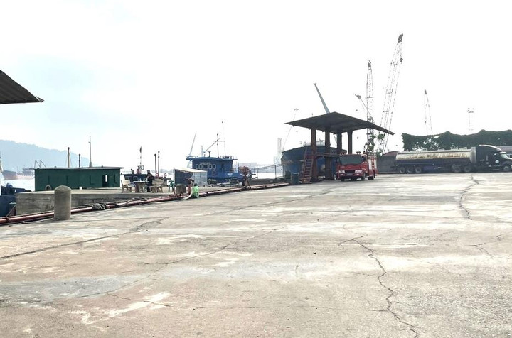 Công an Nghệ An bắt tàu chở 1 triệu lít xăng dầu lậu - 2