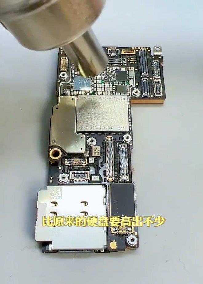 Bản 'độ' của iPhone 13 Pro Max có 2 viên pin - 3