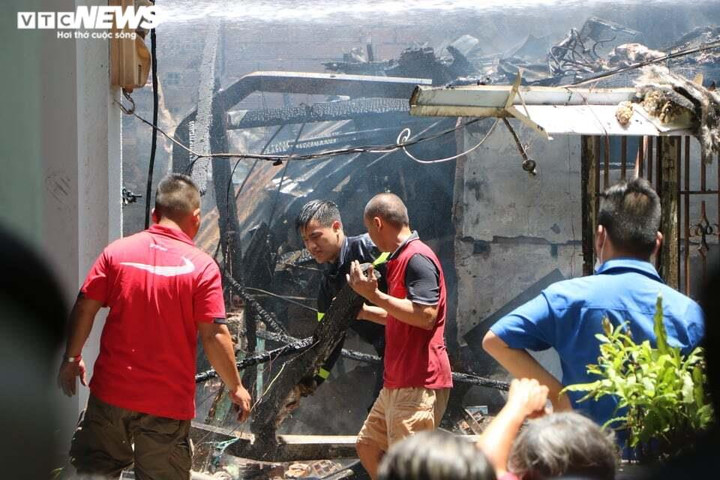 TP.HCM: Thanh niên nghi tẩm xăng đốt nhà bạn gái cháy rụi - 1