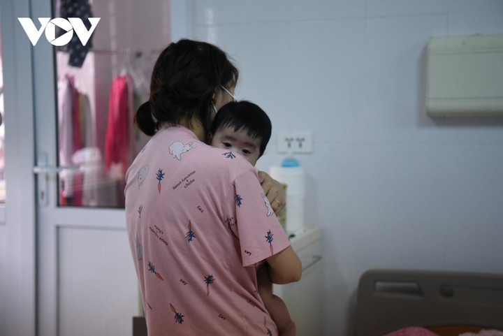 Khi nào cần đưa trẻ đi khám hậu COVID-19? - 1