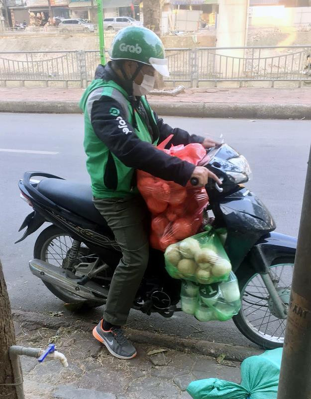 Đổ xô mua bù nước điện giải, giá dừa xiêm tăng gấp đôi - 4